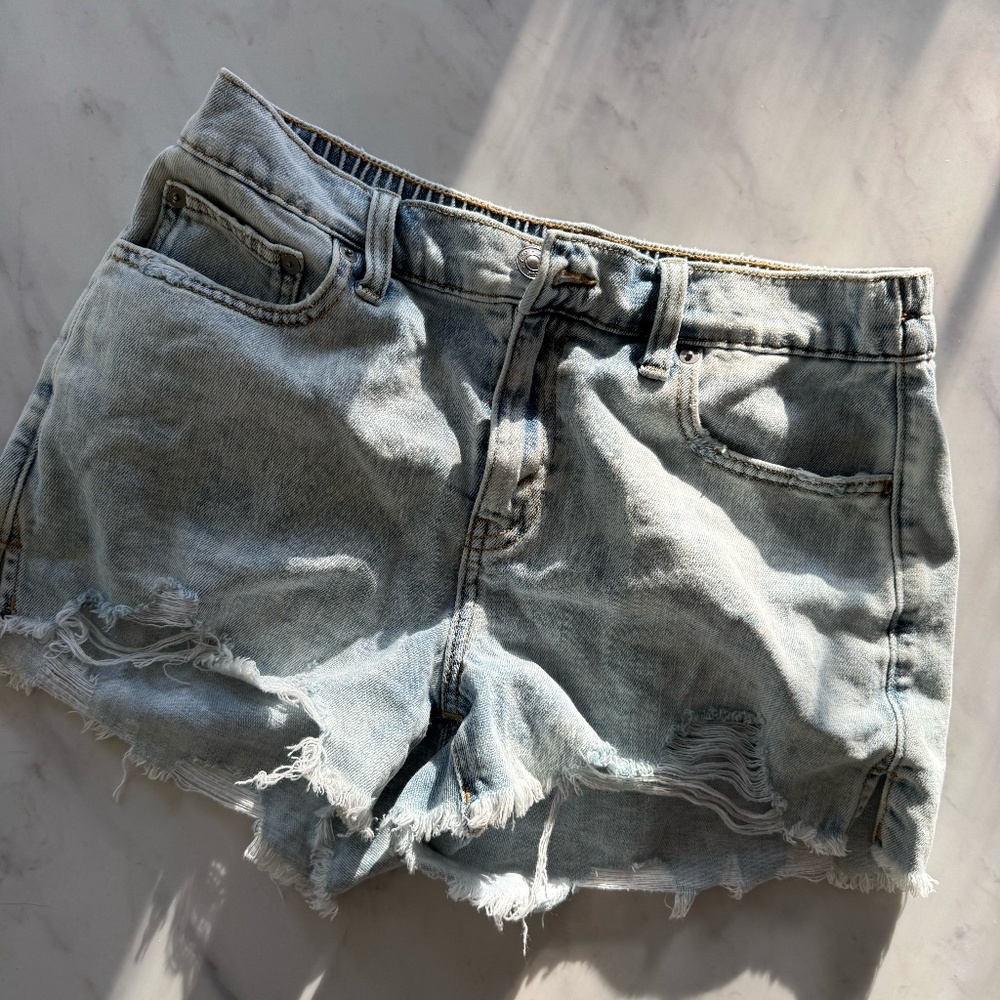 Aerie women's light denim jean shorts with elastic waist